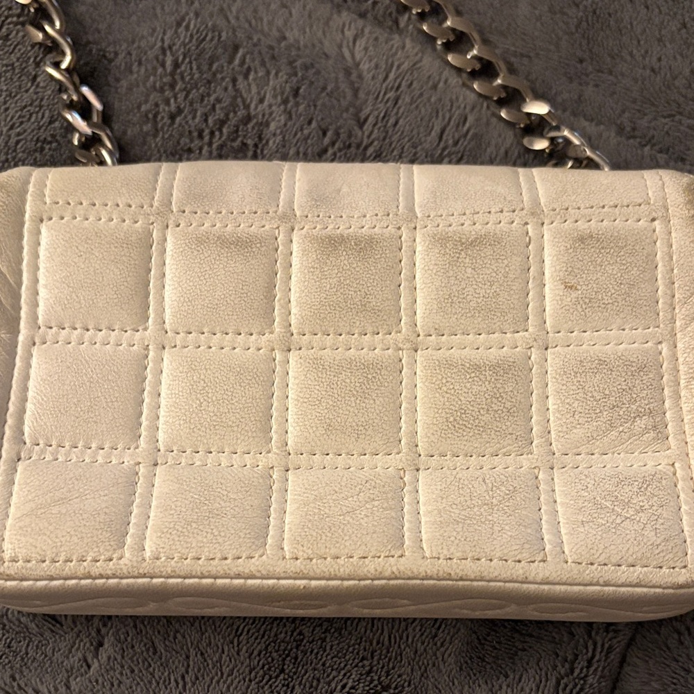 Authentic CHANEL White Quilted Crossbody Bag - Picture 5 of 17
